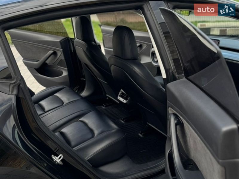 Седан Tesla Model 3 2019 в Луцке