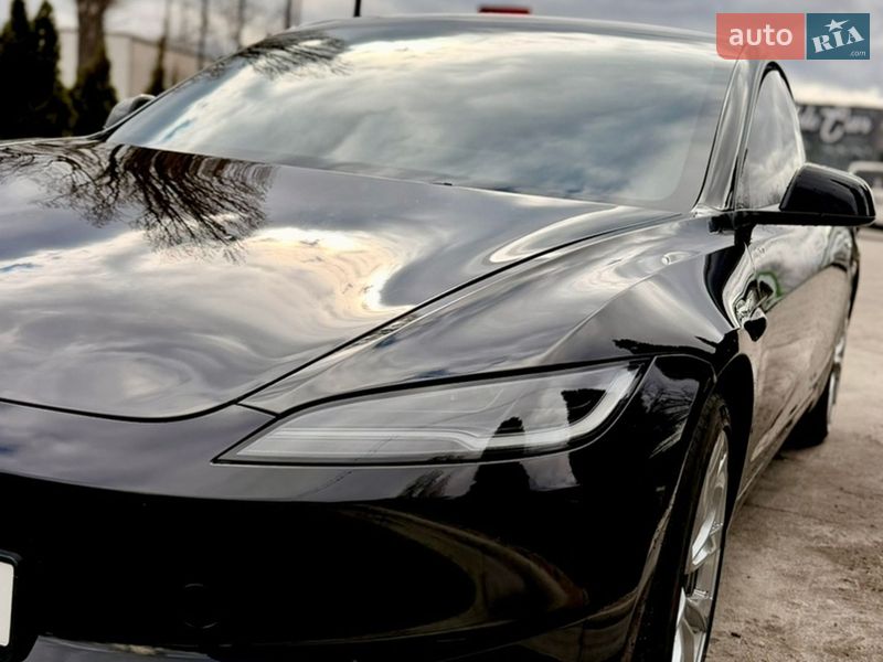Седан Tesla Model 3 2024 в Харькове