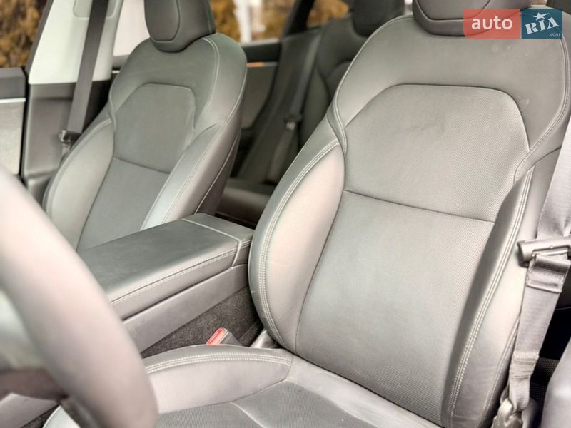 Седан Tesla Model 3 2024 в Харькове