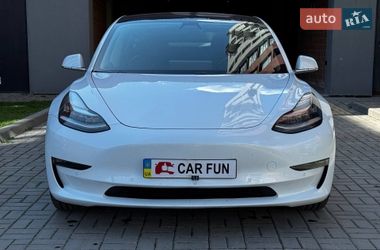 Седан Tesla Model 3 2018 в Львове