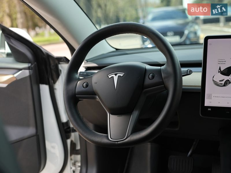 Седан Tesla Model 3 2021 в Конотопе