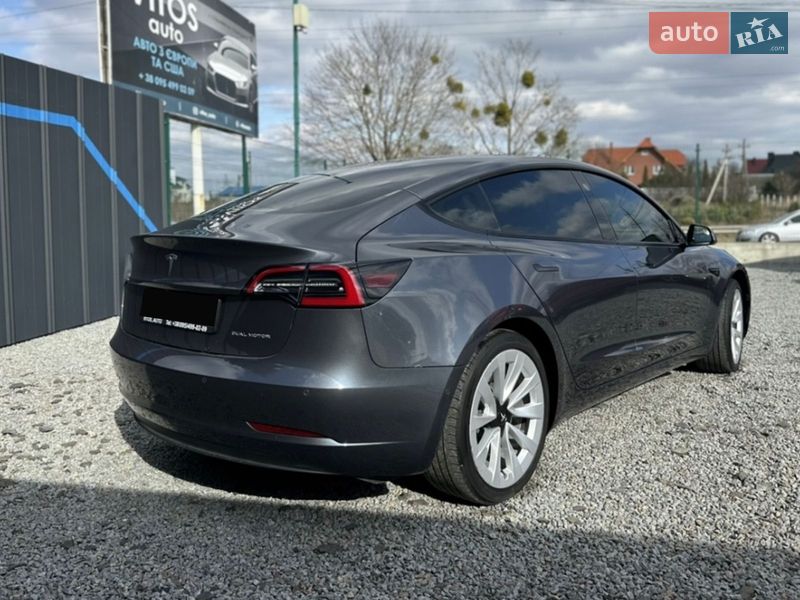 Седан Tesla Model 3 2022 в Киеве