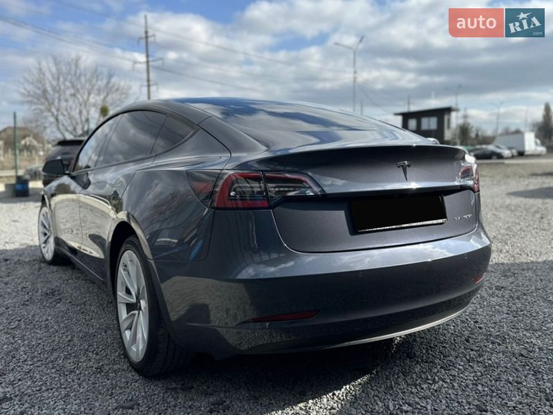 Седан Tesla Model 3 2022 в Киеве