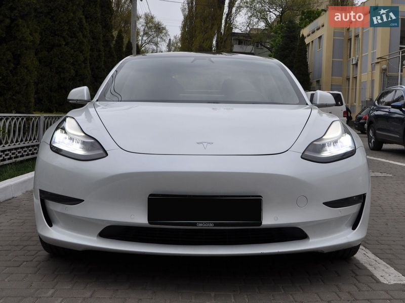 Седан Tesla Model 3 2019 в Одесі