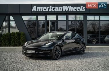 Седан Tesla Model 3 2021 в Чернівцях
