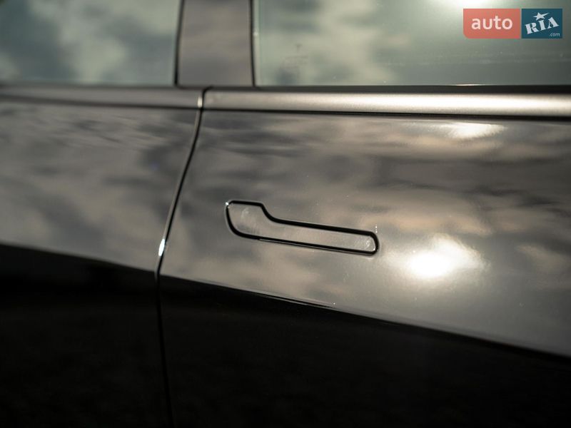 Седан Tesla Model 3 2021 в Черновцах
