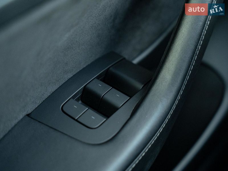 Седан Tesla Model 3 2021 в Черновцах
