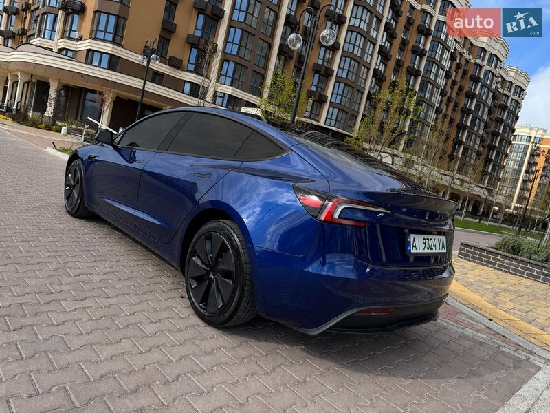 Седан Tesla Model 3 2025 в Киеве