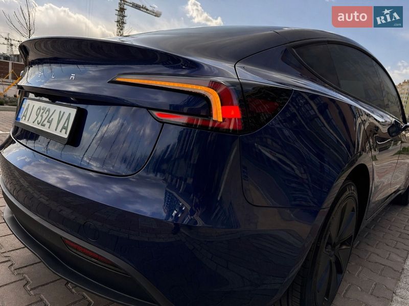 Седан Tesla Model 3 2025 в Киеве