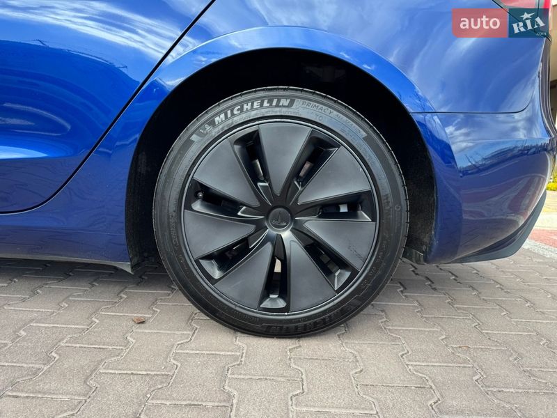 Седан Tesla Model 3 2025 в Киеве