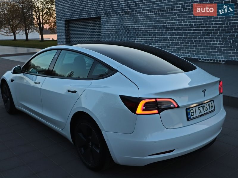 Седан Tesla Model 3 2022 в Кременчуге