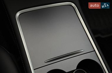 Седан Tesla Model 3 2023 в Киеве