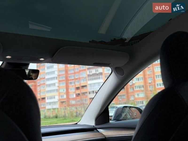 Седан Tesla Model 3 2023 в Киеве
