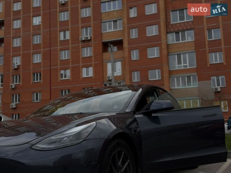 Седан Tesla Model 3 2023 в Киеве