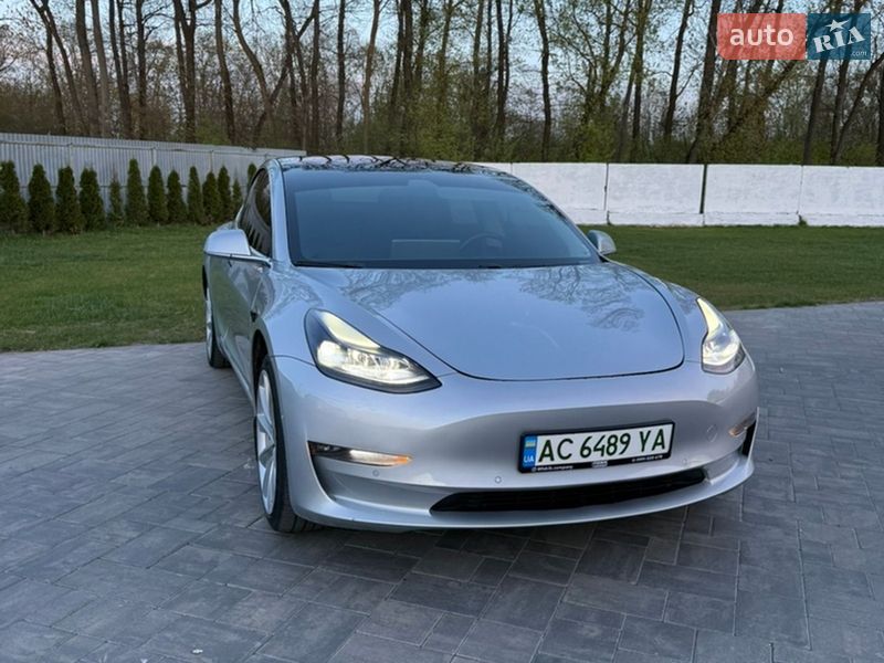 Седан Tesla Model 3 2018 в Луцьку