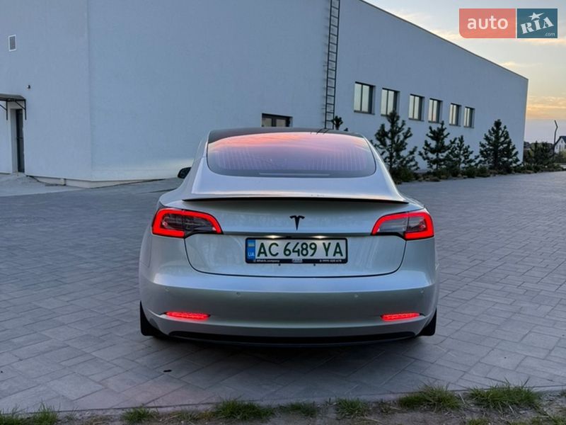 Седан Tesla Model 3 2018 в Луцьку