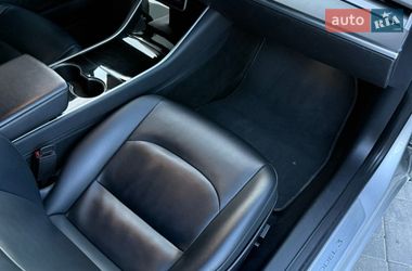 Седан Tesla Model 3 2018 в Луцьку