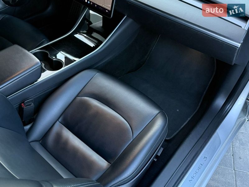 Седан Tesla Model 3 2018 в Луцьку
