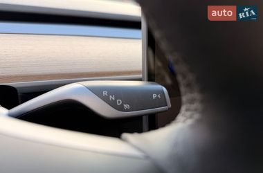 Седан Tesla Model 3 2023 в Киеве