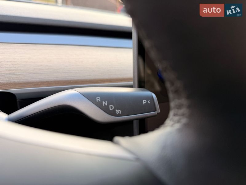 Седан Tesla Model 3 2023 в Киеве