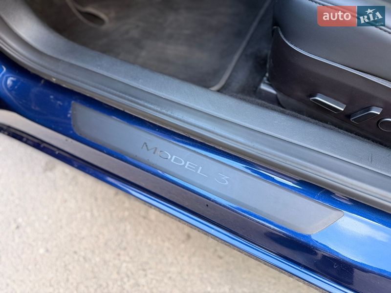 Седан Tesla Model 3 2023 в Киеве