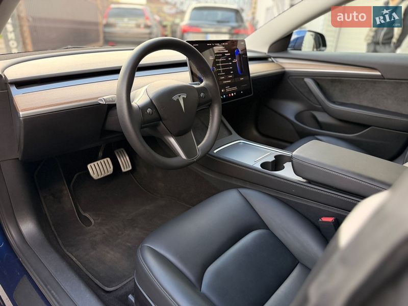 Седан Tesla Model 3 2023 в Киеве