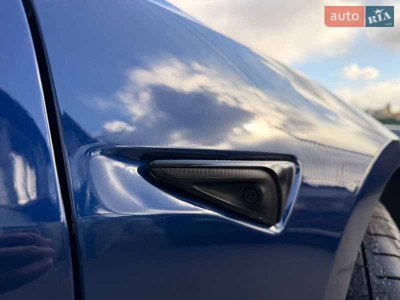 Седан Tesla Model 3 2023 в Киеве
