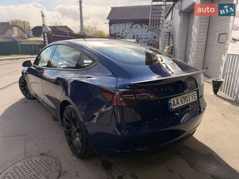 Седан Tesla Model 3 2023 в Киеве