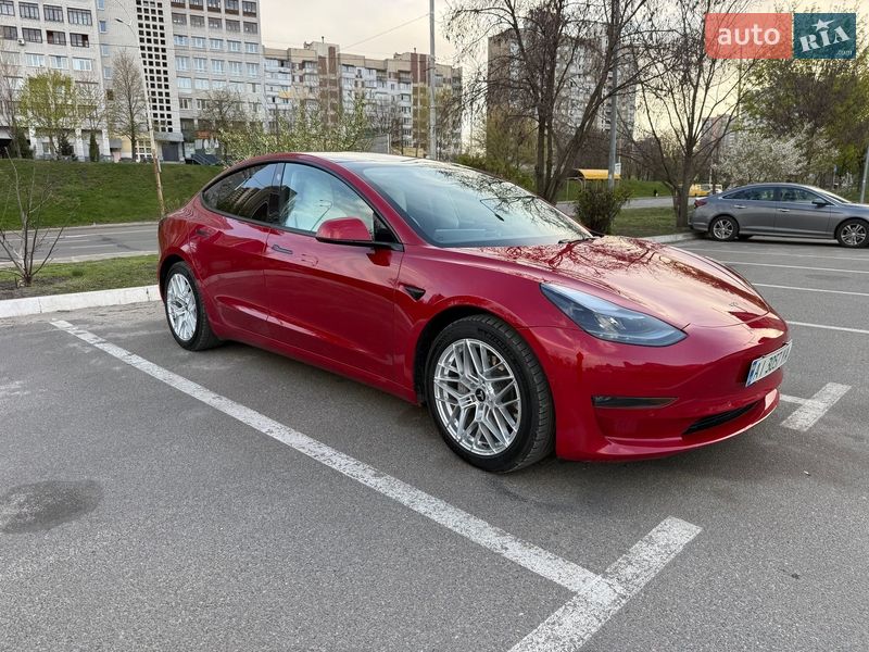 Седан Tesla Model 3 2021 в Киеве