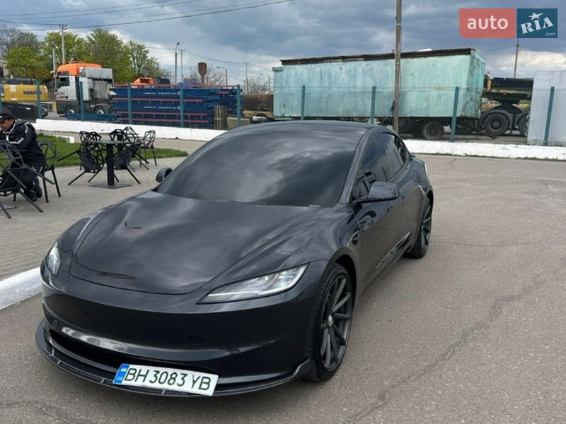 Седан Tesla Model 3 2024 в Черноморске