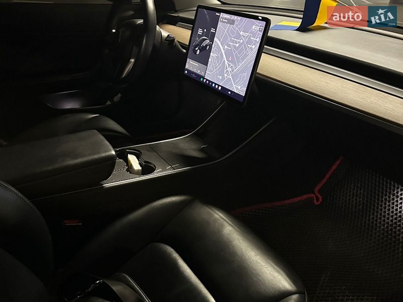 Седан Tesla Model 3 2019 в Луцке