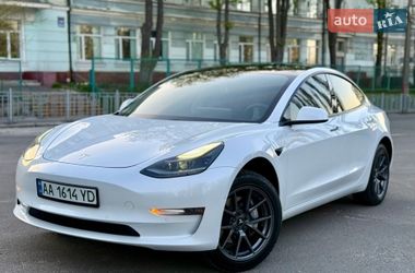 Седан Tesla Model 3 2021 в Киеве