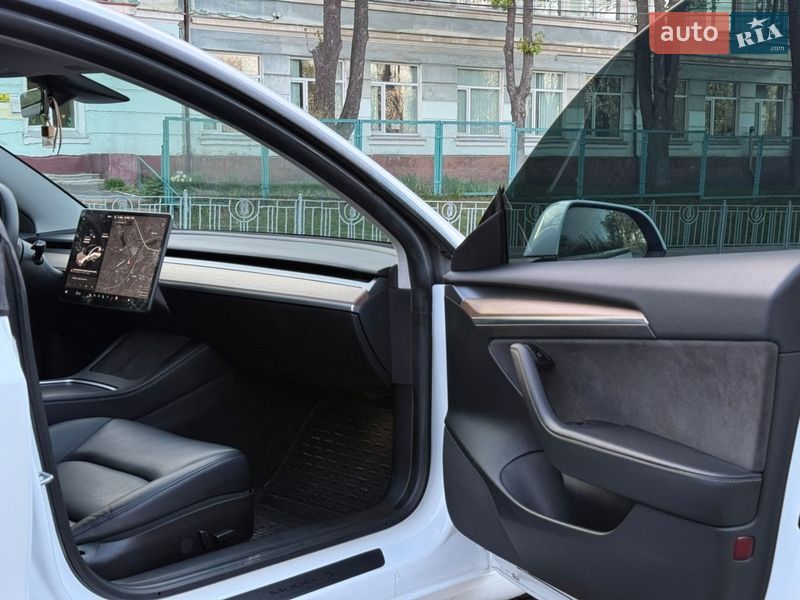Седан Tesla Model 3 2021 в Киеве