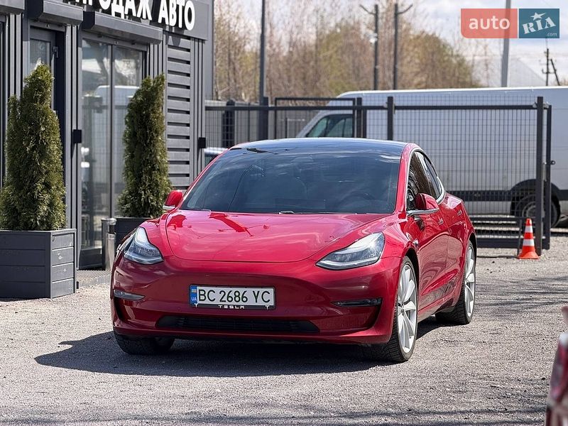 Седан Tesla Model 3 2020 в Львове