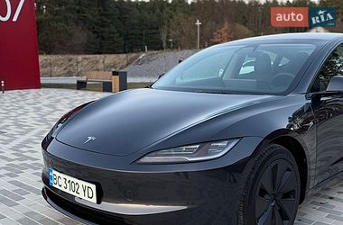 Седан Tesla Model 3 2024 в Львове