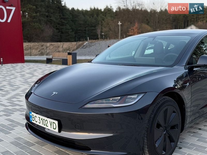 Tesla Model 3 2024