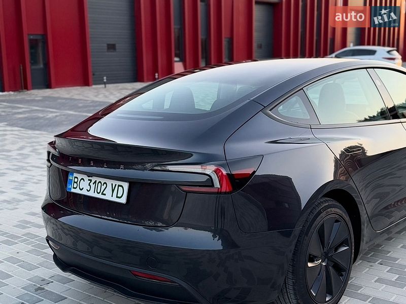 Седан Tesla Model 3 2024 в Львове