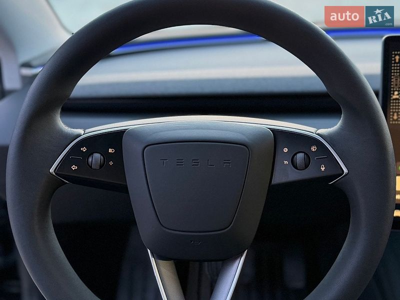 Седан Tesla Model 3 2024 в Львове