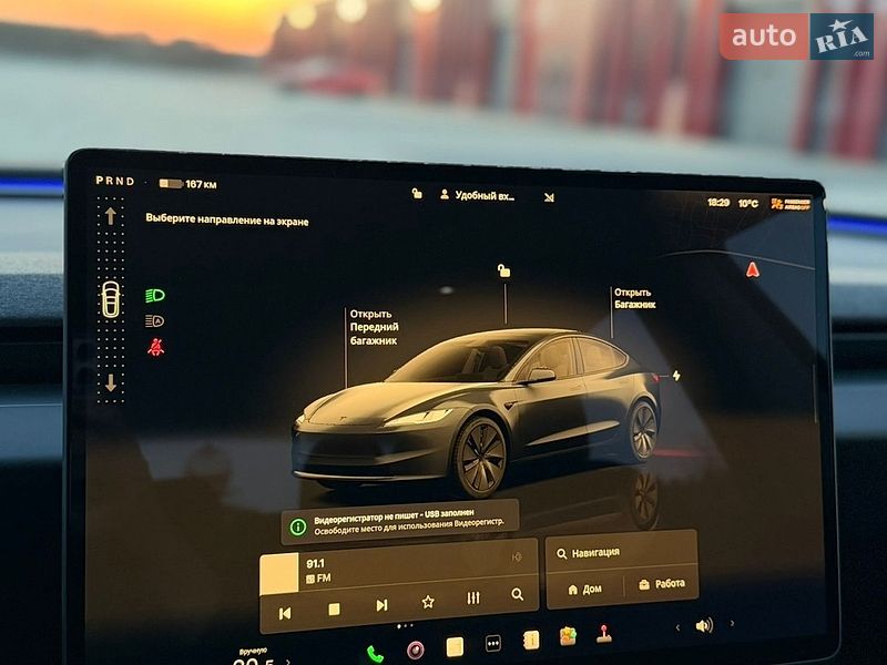 Седан Tesla Model 3 2024 в Львове