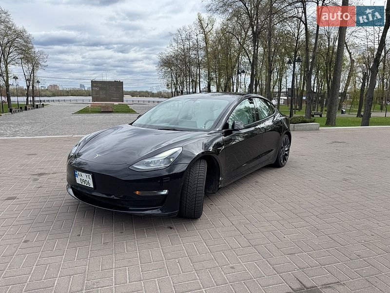 Седан Tesla Model 3 2022 в Киеве