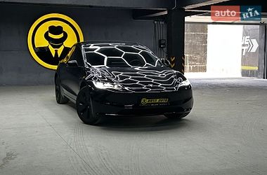 Седан Tesla Model 3 2024 в Черновцах