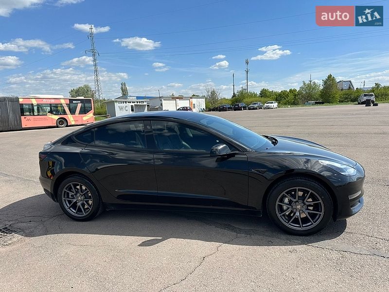 Седан Tesla Model 3 2018 в Ужгороді