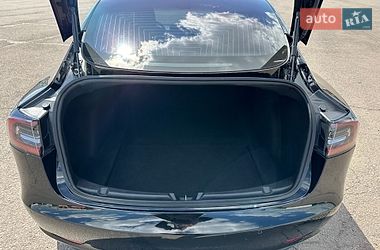 Седан Tesla Model 3 2018 в Ужгороді