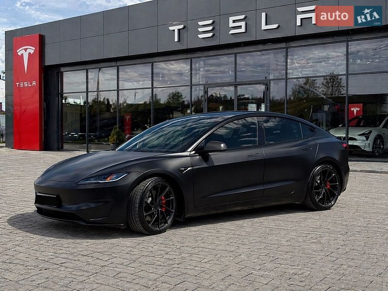 Седан Tesla Model 3 2024 в Тернополі