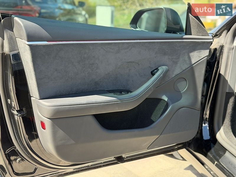 Седан Tesla Model 3 2024 в Тернополі