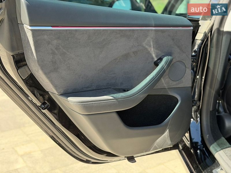 Седан Tesla Model 3 2024 в Тернополі