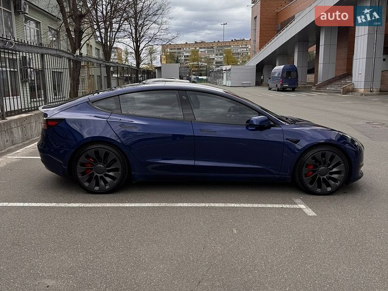 Седан Tesla Model 3 2021 в Киеве