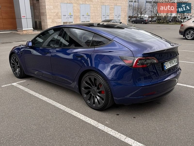 Седан Tesla Model 3 2021 в Киеве