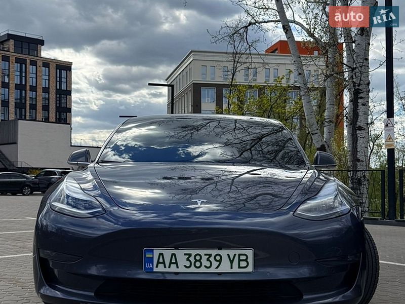 Седан Tesla Model 3 2019 в Киеве