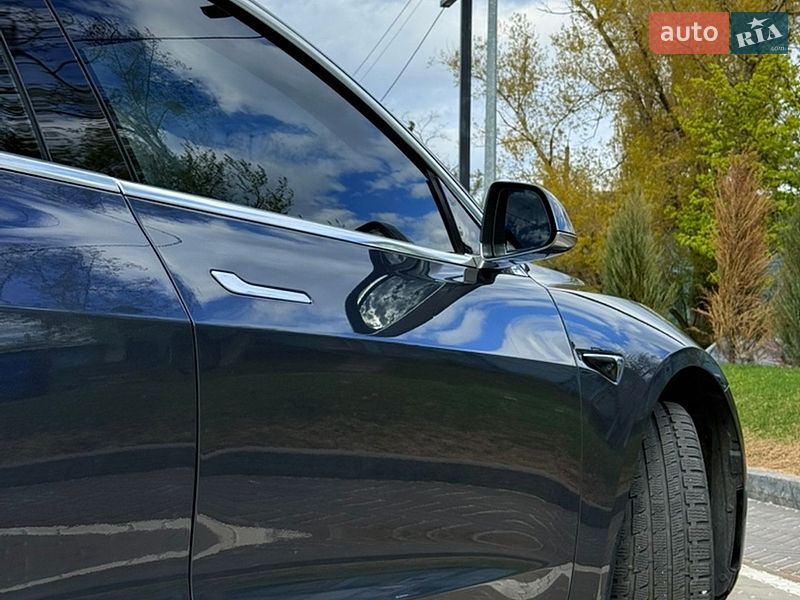 Седан Tesla Model 3 2019 в Киеве